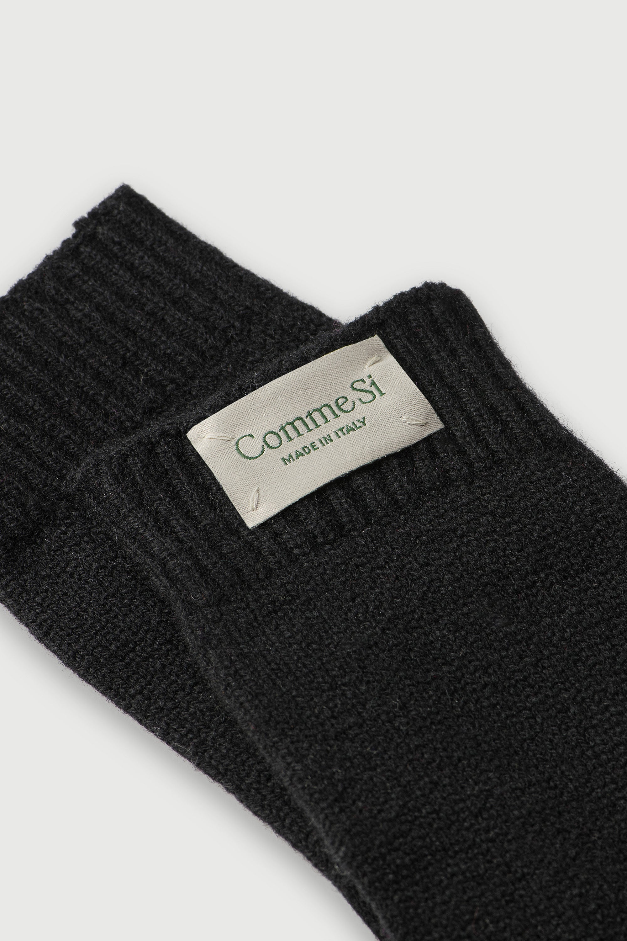 The Cashmere Glove, Short