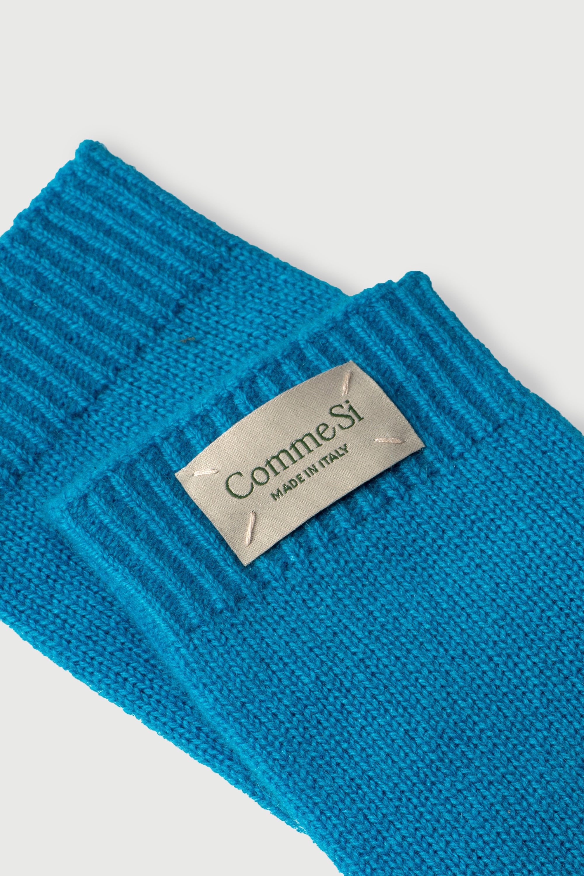 The Cashmere Glove, Short