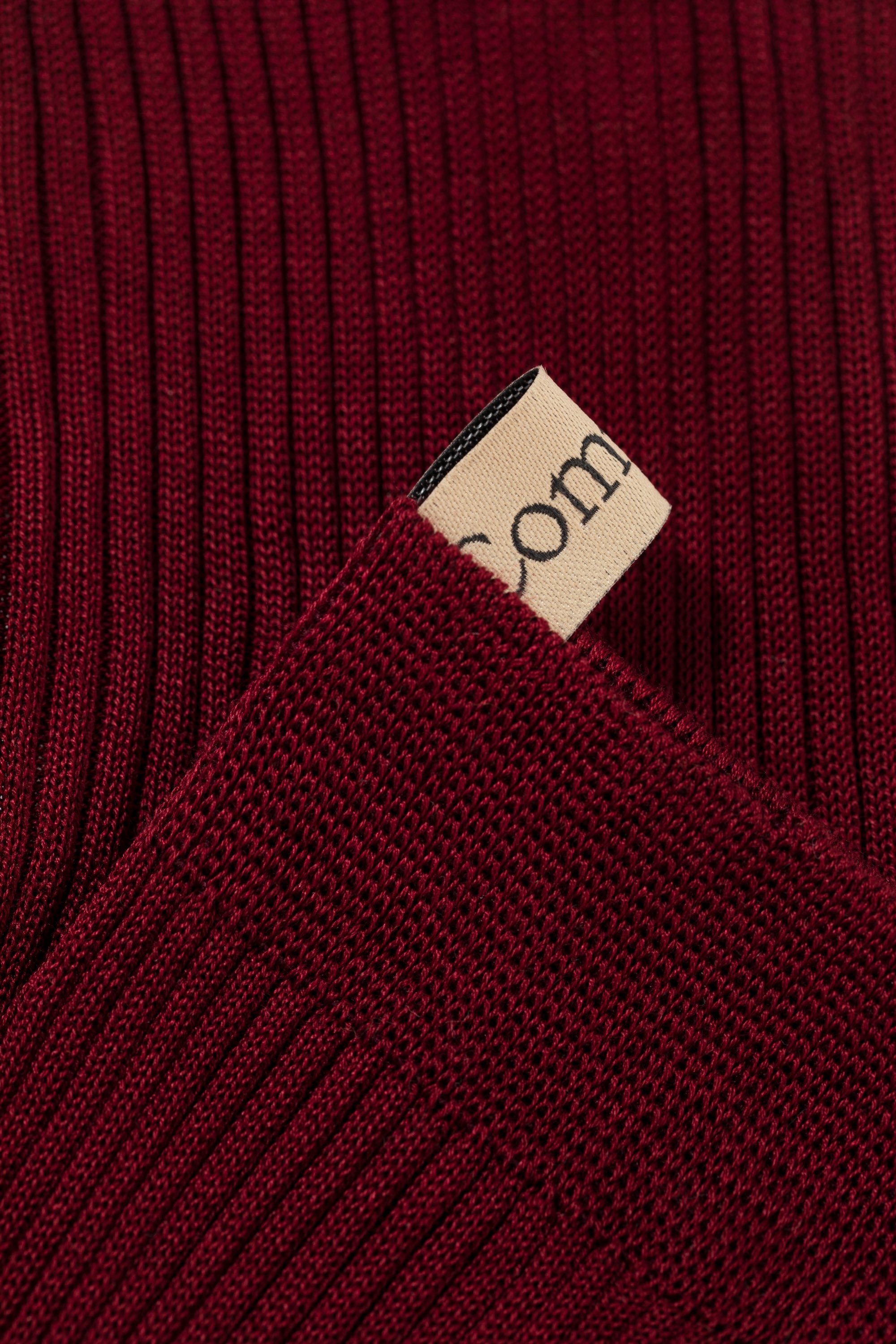 Ribbon tag cuff detail, The Agnelli Sock in Burgundy, by Comme Si