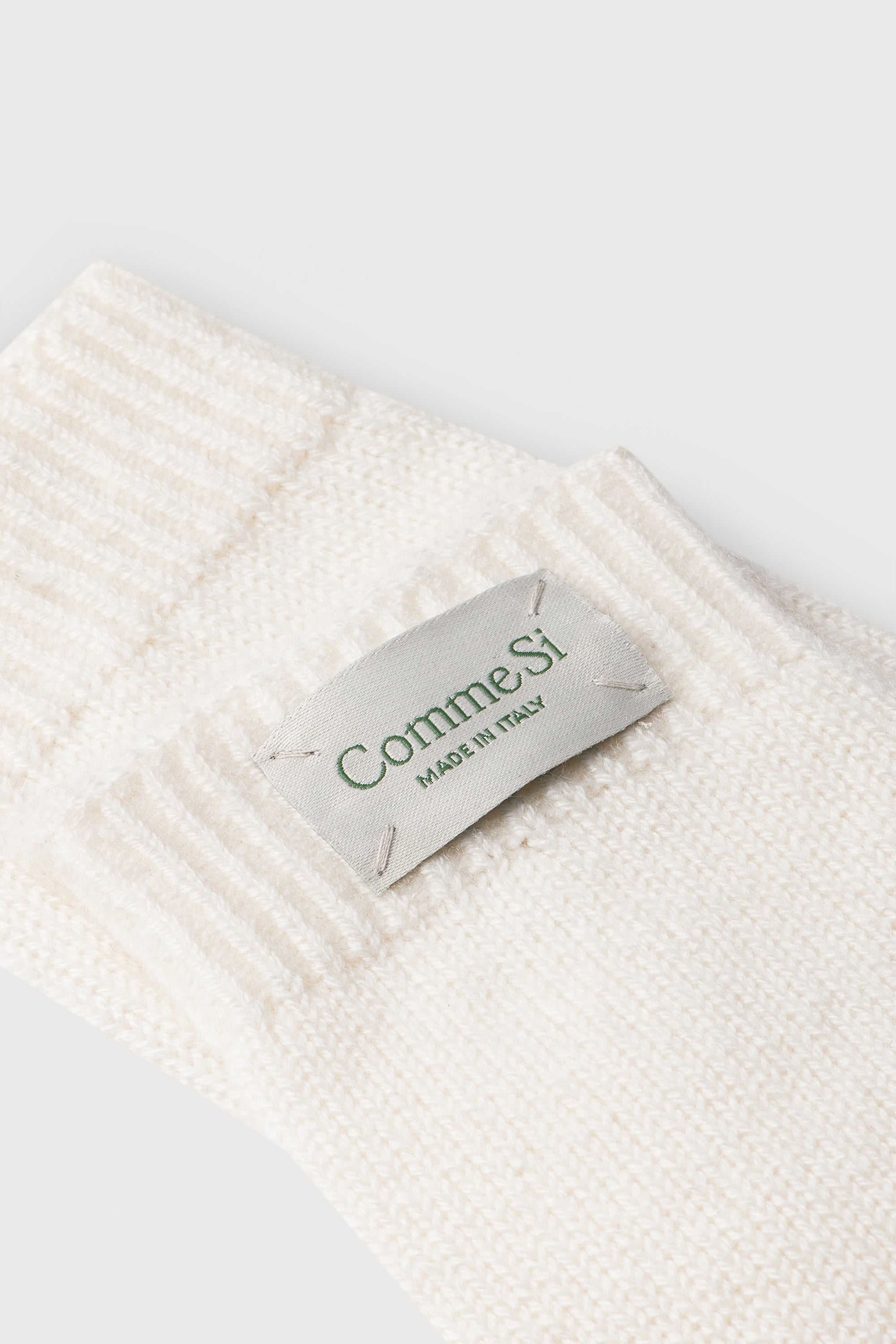 The Cashmere Glove, Short