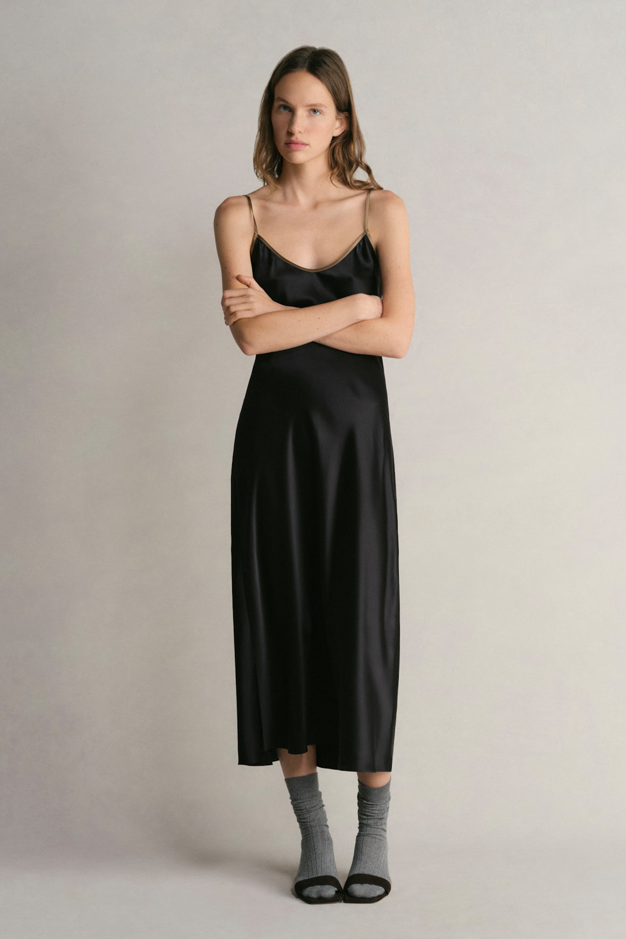 Robe nuisette en soie coupée dans le biais
